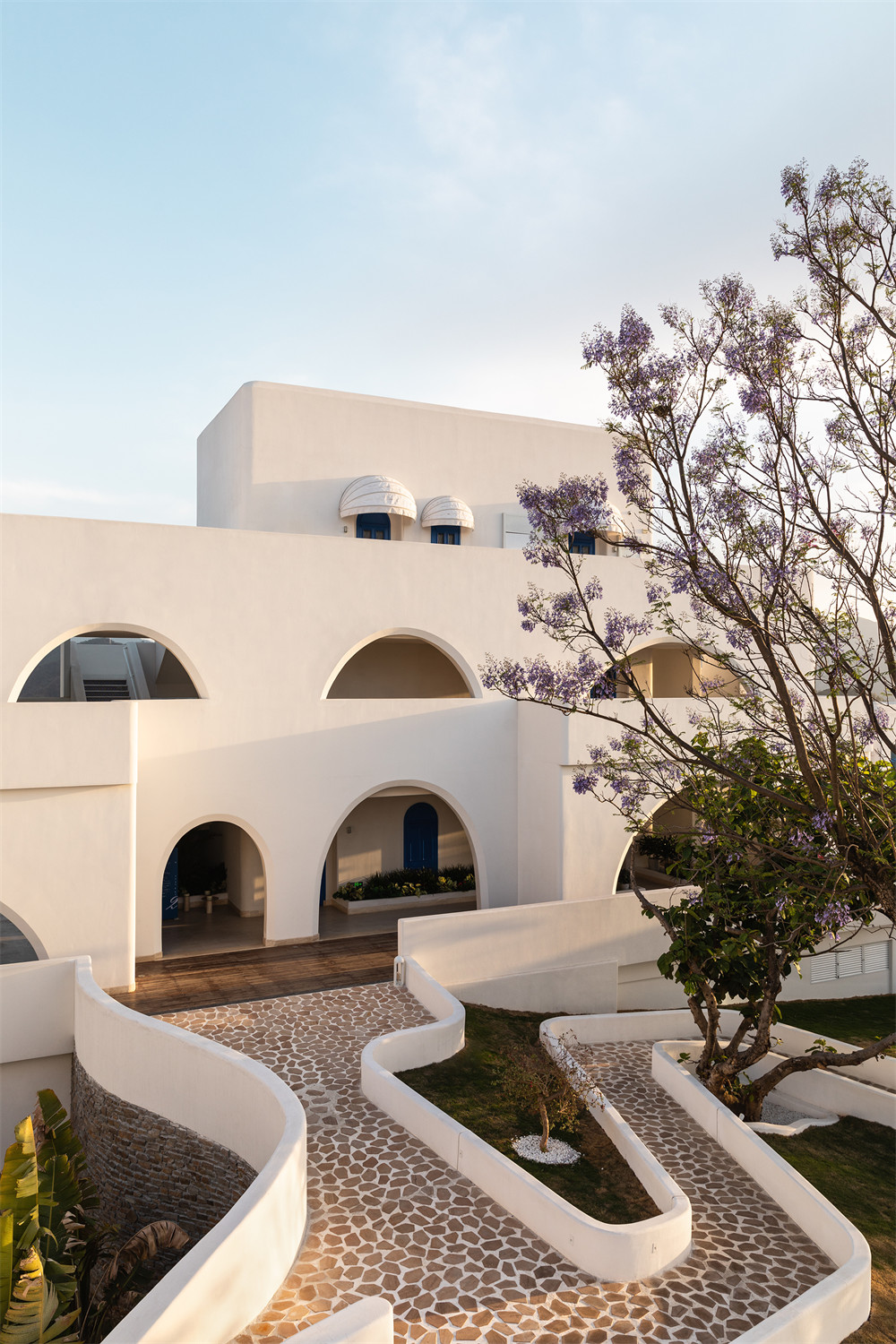 四川日照半山度假民宿酒店裝修設(shè)計方案(圖2) 四川日照半山度假民宿酒店裝修設(shè)計方案(圖2)