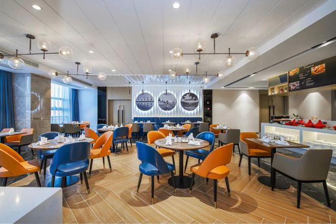 中高端酒店品牌推薦:凱里亞德酒店裝修設(shè)計(jì)(圖3) 中高端酒店品牌推薦:凱里亞德酒店裝修設(shè)計(jì)(圖3)