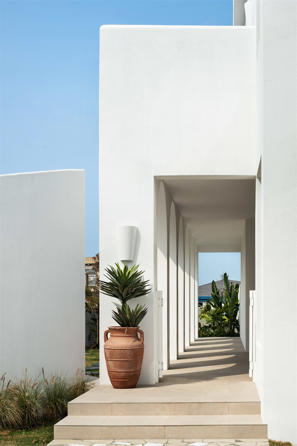 蜜悅·藍白圣島懸崖泡池海景民宿裝修設計方案(圖1) 蜜悅·藍白圣島懸崖泡池海景民宿裝修設計方案(圖1)