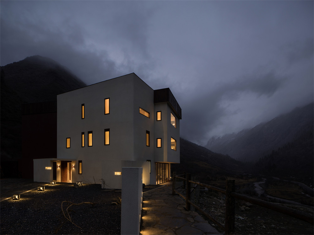 鄭州民宿裝修設(shè)計(jì)推薦四姑娘民宿設(shè)計(jì)案例(圖1) 鄭州民宿裝修設(shè)計(jì)推薦四姑娘民宿設(shè)計(jì)案例(圖1)