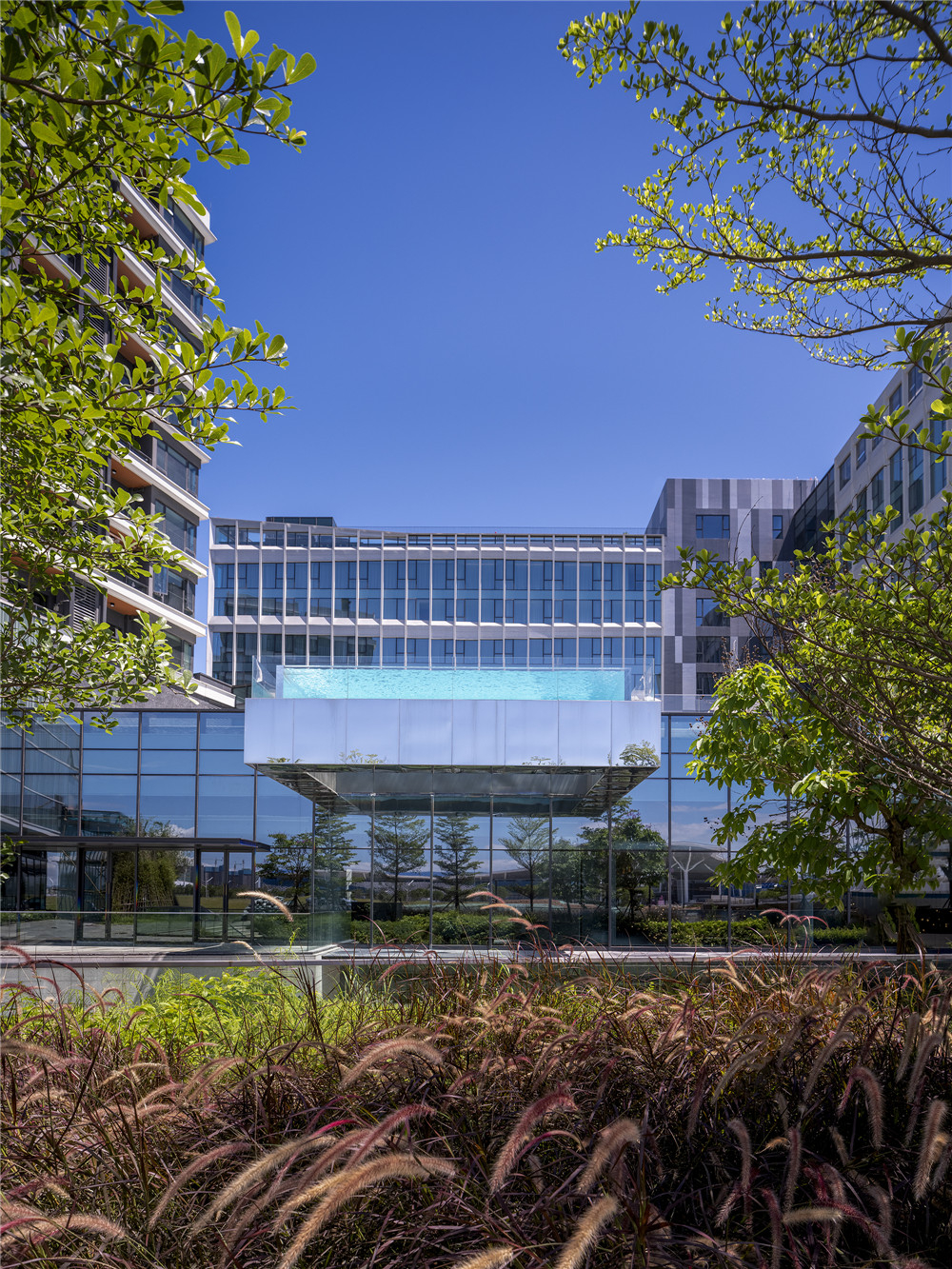 主打年輕時(shí)尚的皇冠假日五星級(jí)商務(wù)酒店裝修設(shè)計(jì)(圖1) 8227433_PIC2.jpg