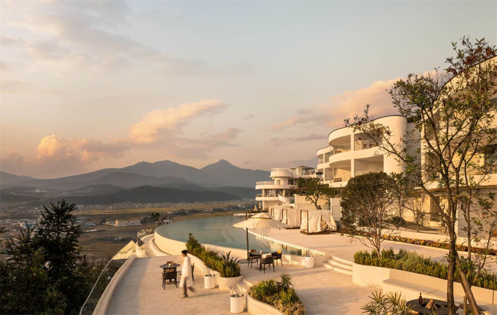 云南半山溫泉酒店裝修設(shè)計方案(圖3) 10524862_vsszan85676190442408.jpg