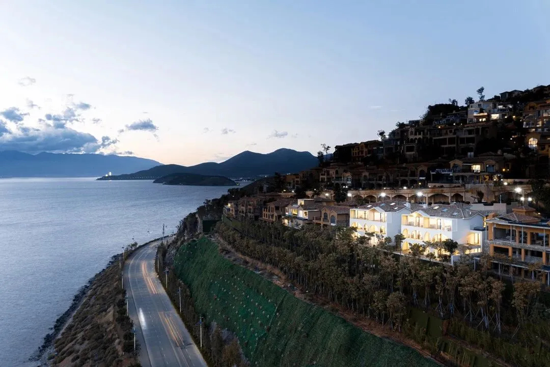 大理十九山全海景奢華別墅民宿酒店裝修設(shè)計(jì)(圖3) 640_wx_fmt=jpeg&from=appmsg&tp=webp&wxfrom=5&wx_lazy=1&wx_co=1.jpg