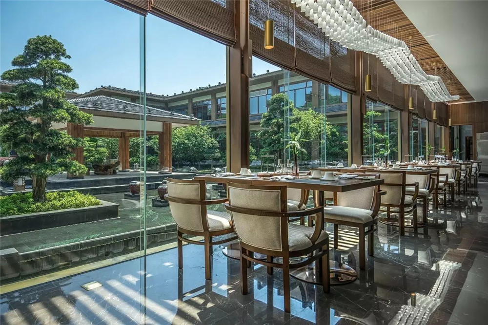 岳陽(yáng)君瀾中式奢華度假酒店餐廳設(shè)計(jì)裝修案例