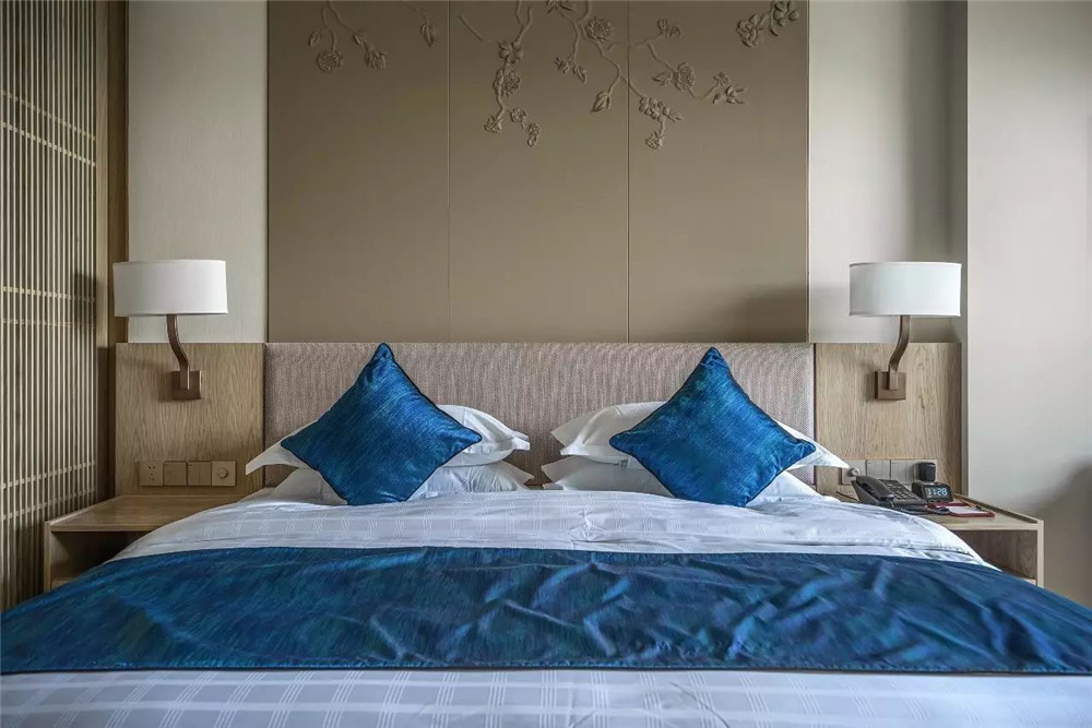 岳陽(yáng)君瀾中式奢華度假酒店客房設(shè)計(jì)裝修實(shí)景圖